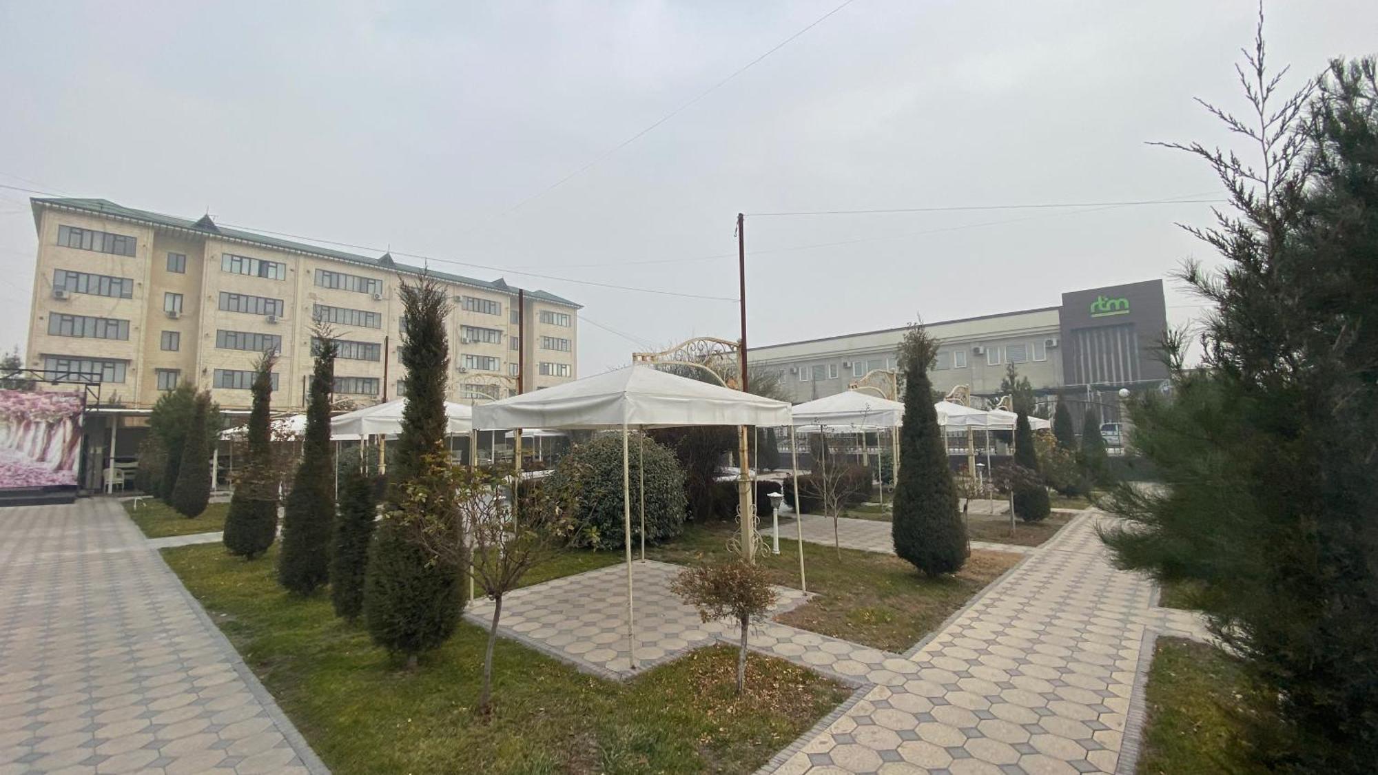 Diyor Hotel Marghilon Exterior photo