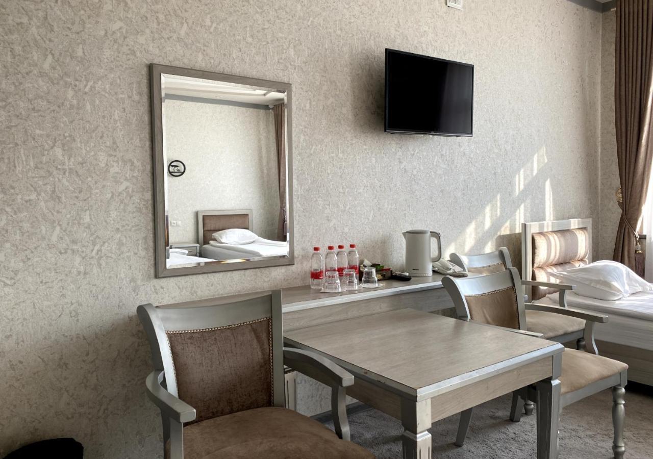 Diyor Hotel Marghilon Exterior photo