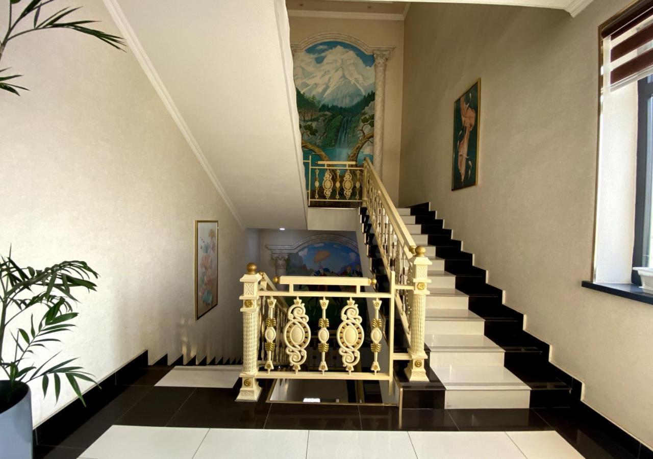 Diyor Hotel Marghilon Exterior photo