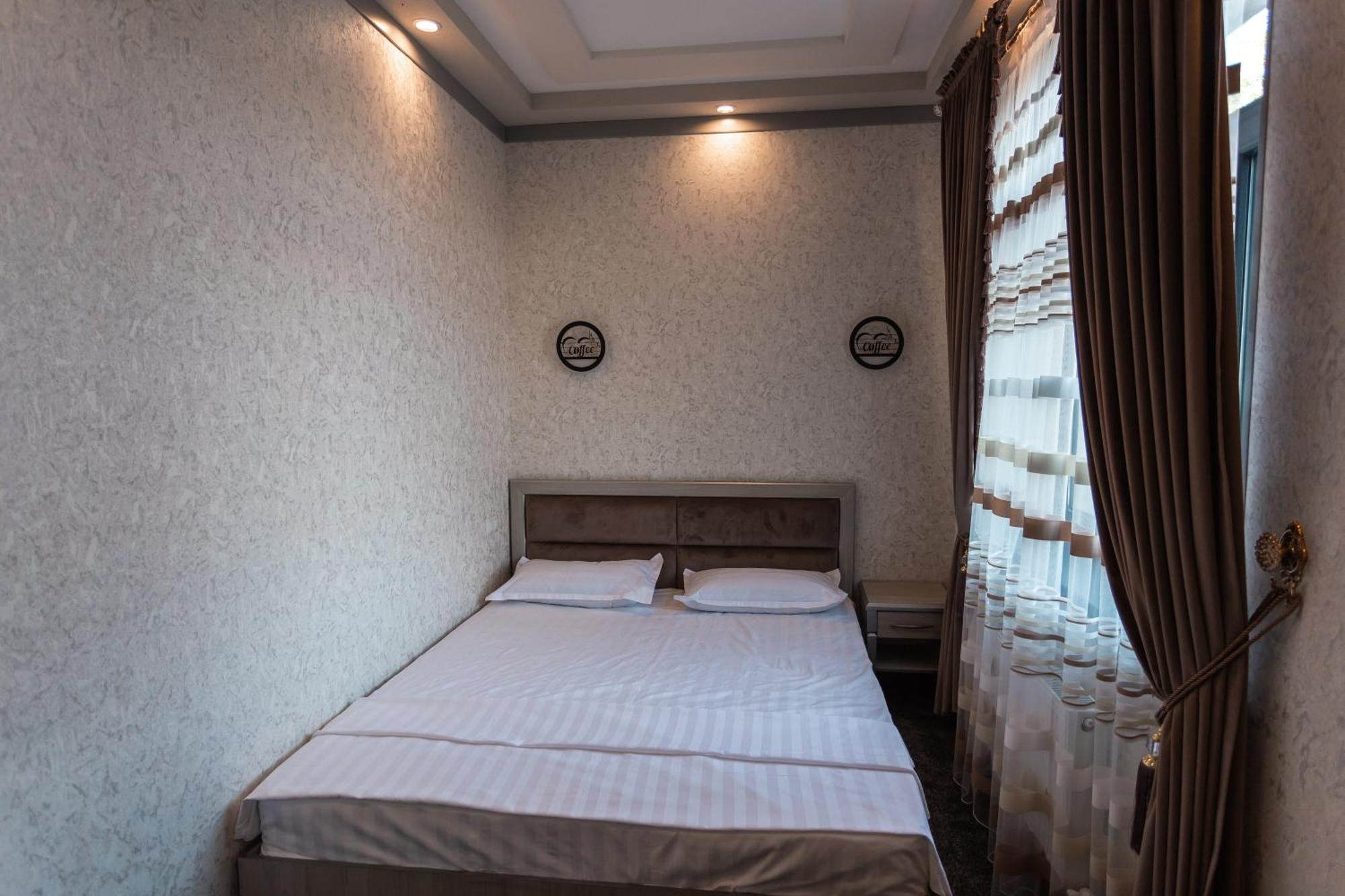Diyor Hotel Marghilon Exterior photo