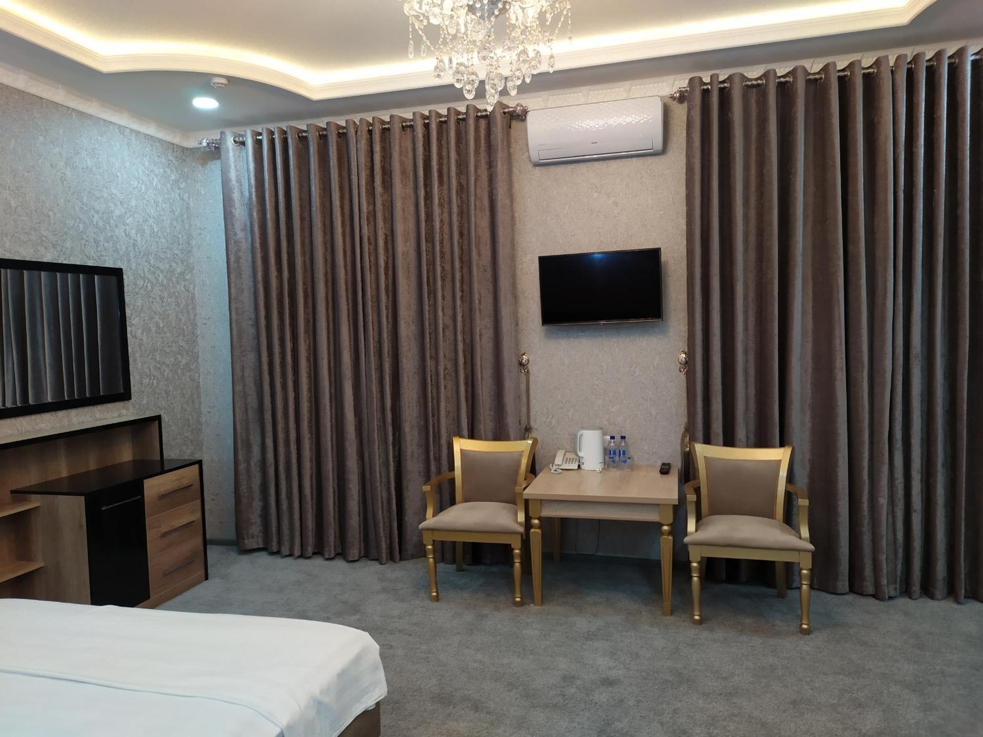 Diyor Hotel Marghilon Exterior photo